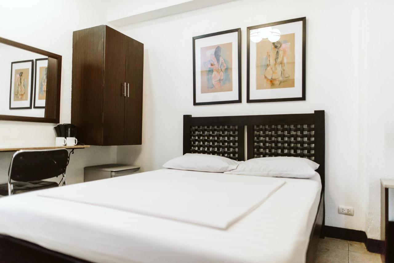 San Agustin Residences Makati City Esterno foto
